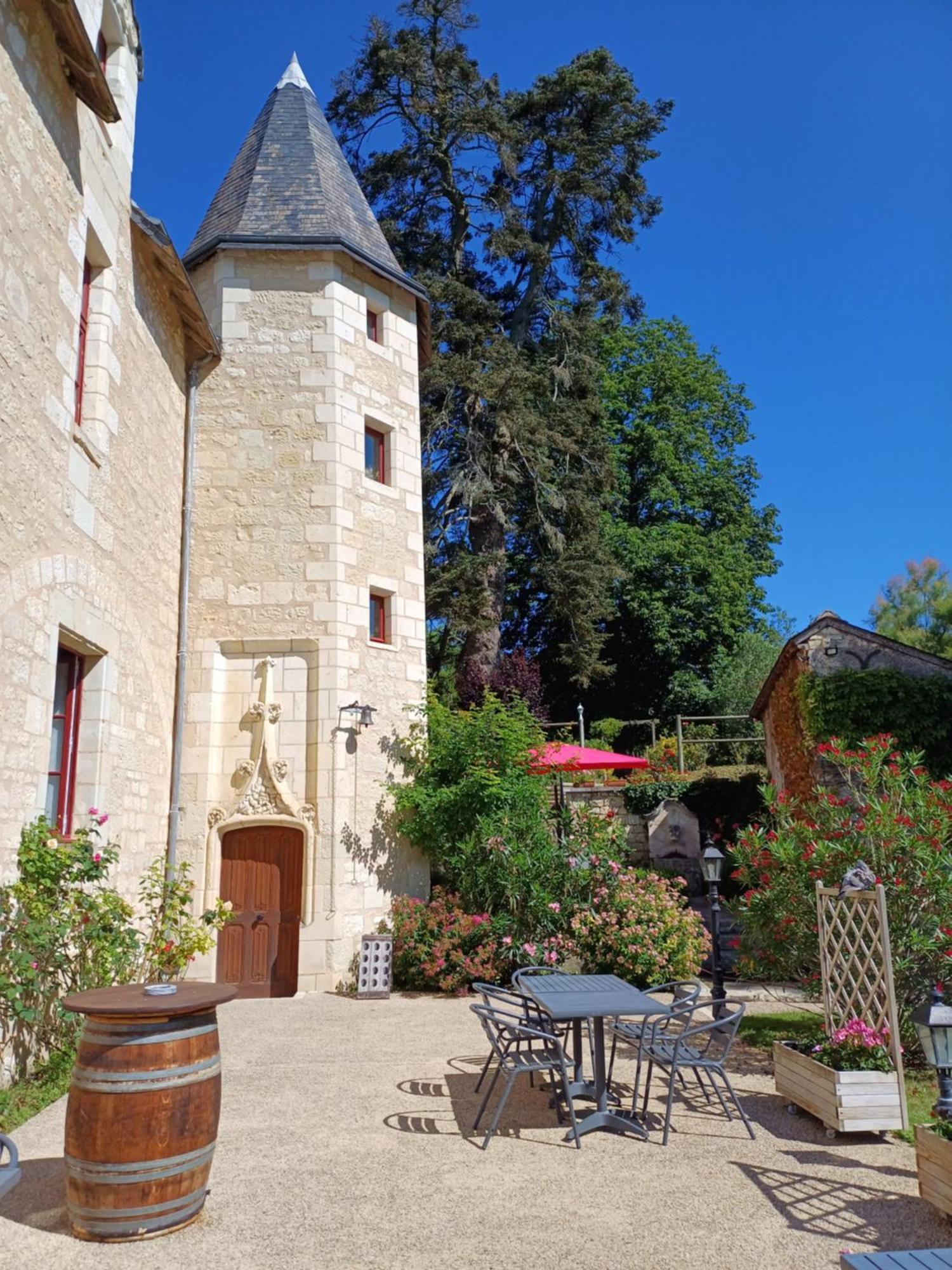 Manoir De L'Abbaye Acomodação com café da manhã Seuilly Exterior foto