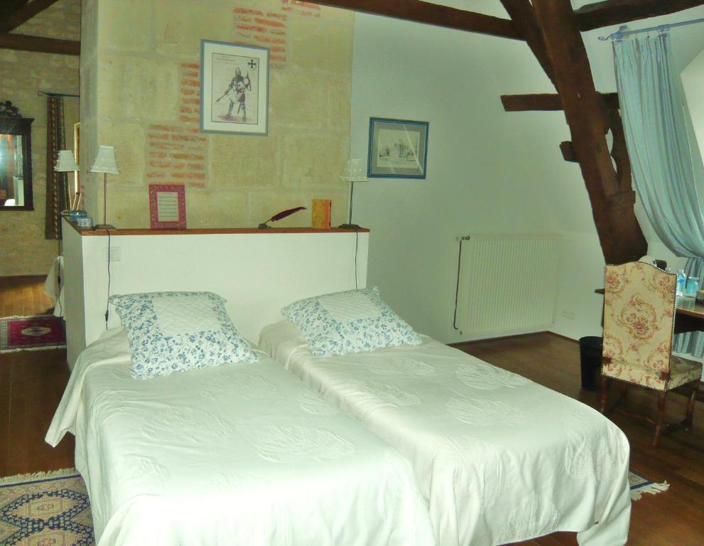 Manoir De L'Abbaye Acomodação com café da manhã Seuilly Quarto foto
